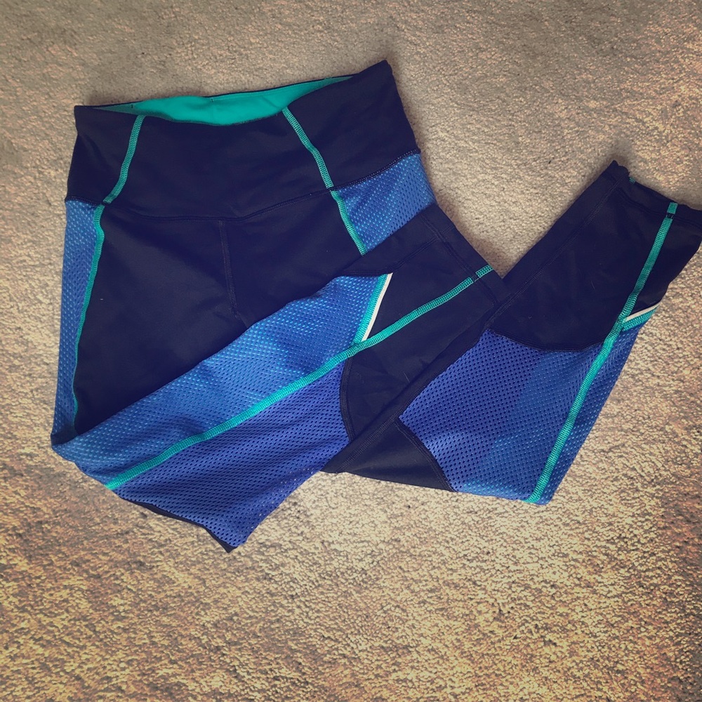 EUC VS Sport cropped leggings! size XS! 💪🏻💙💚